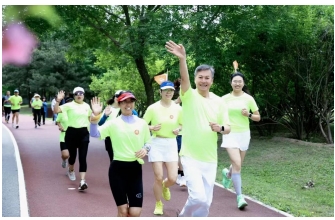 520 健康跑活动在全国15 城 90 个公园同步开跑