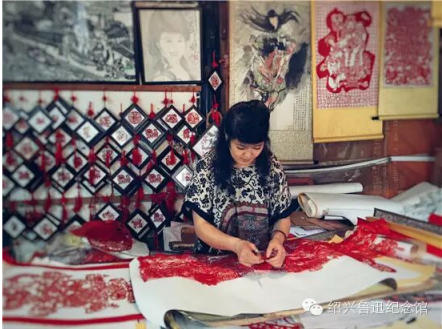 剪刀为笔，纸韵流芳——剪纸艺术家冯佳丹的传承与创新之路