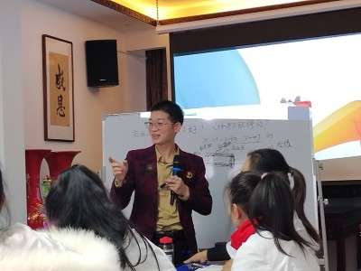 喜迎全国两会特别报道 最美名中医——唐珮翔