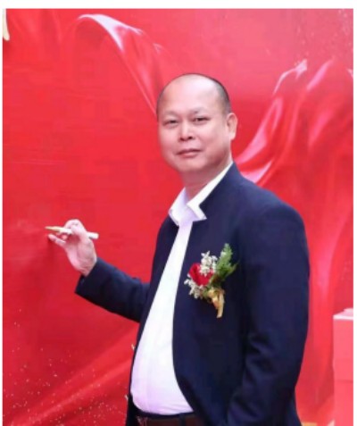 阳江市润兴润市场服务管理有限公司董事长、九宫飞星针法传承人林举献