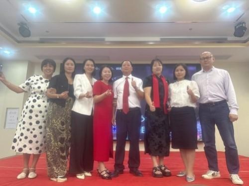 金马贺岁暖千家，名医匠心护安康——廖尧生教授携轻身正气茶给您拜年啦